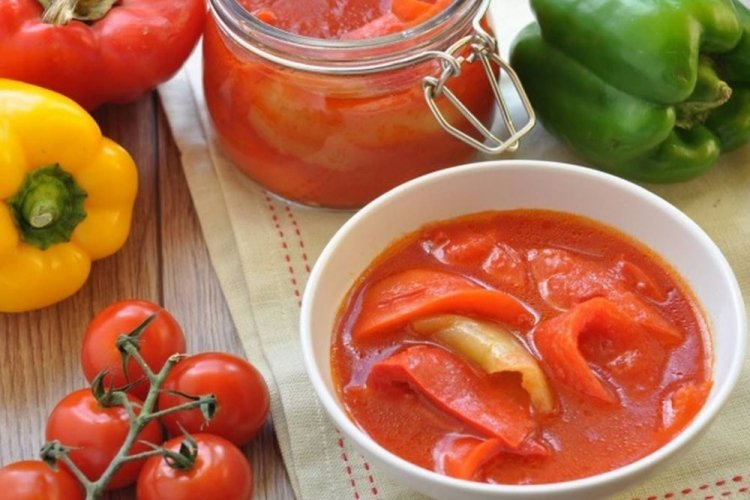 Lecho de pimiento morrón con tomates – receta clásica