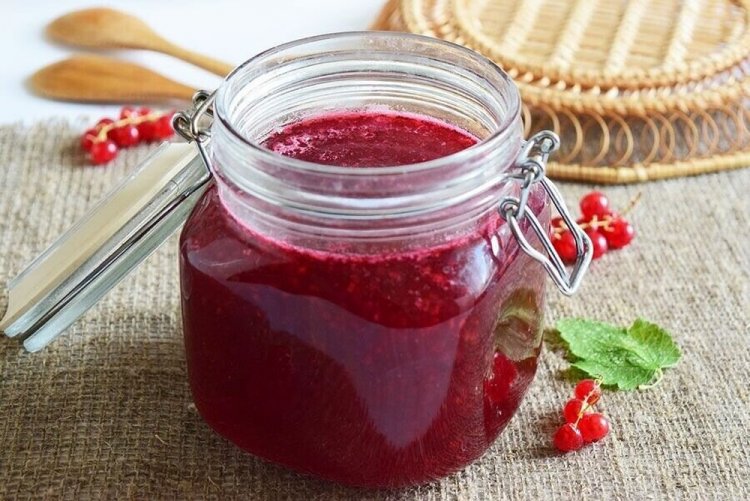 Gelatina de grosella roja con agar-agar para el invierno