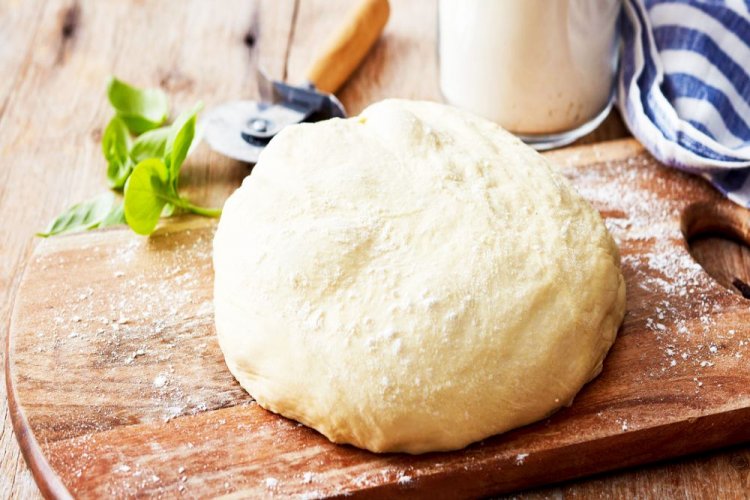 Masa de pizza con levadura, leche y mantequilla