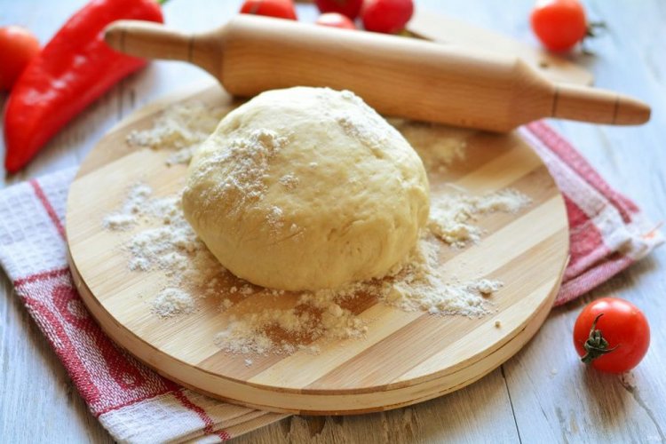 Masa de pizza con levadura y manteca de cerdo