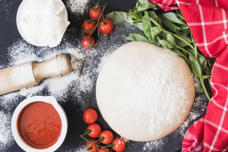 Masa de pizza con levadura en sartén