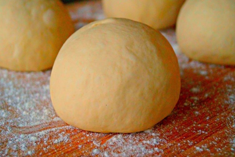 Masa para pizza con kéfir y huevo