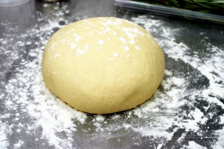 Masa para pizza con kéfir y yemas de huevo