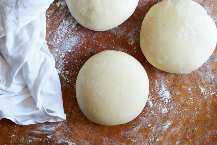 Masa para pizza con kéfir y nata
