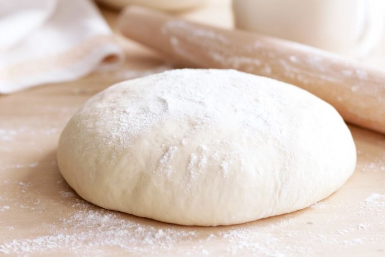 Masa para pizza con kéfir y levadura fresca