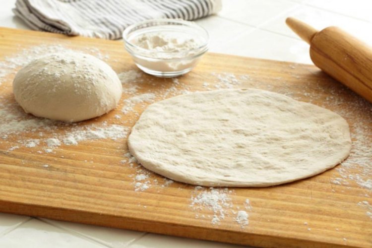 Masa para pizza con kéfir y mantequilla