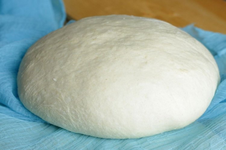 Masa para pizza con kéfir y miel
