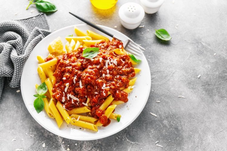 Pasta Bolognese mit Putenhackfleisch und Pilzen