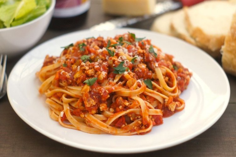 Pasta Bolognese mit Lammhackfleisch, Paprika und Fenchel