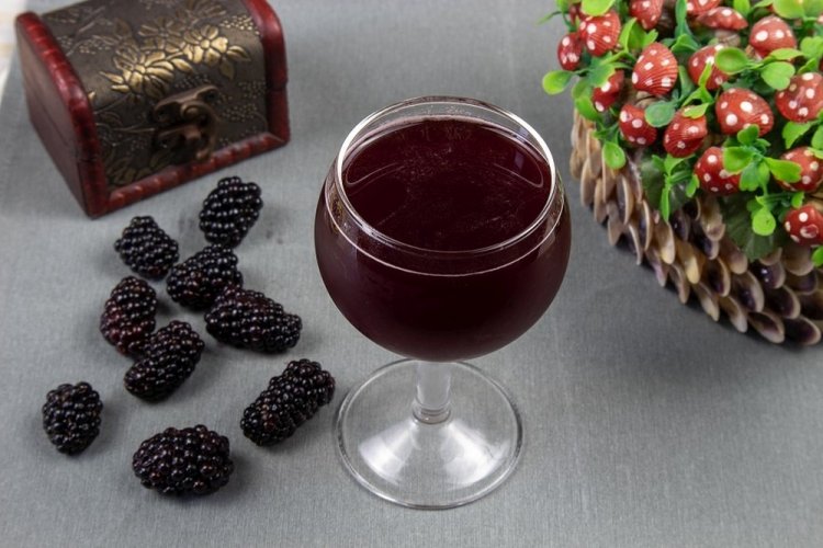 Blackberry Wine with Honey