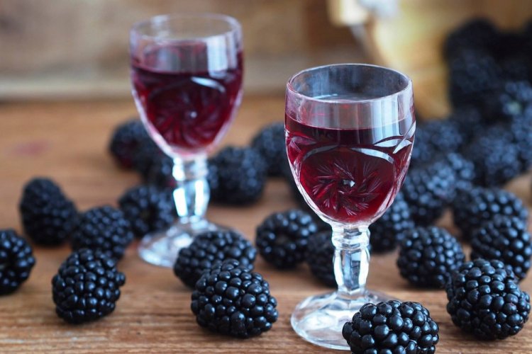 Blackberry Wine with Tartaric and Tannic Acid