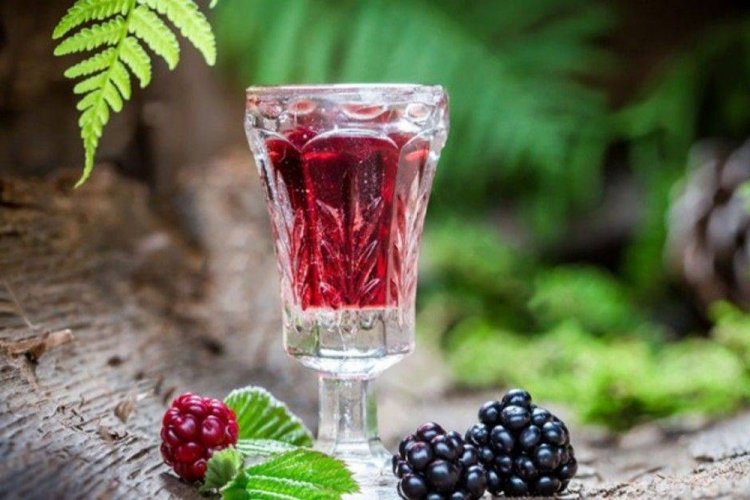 Blackberry Wine with Hops and Ginger