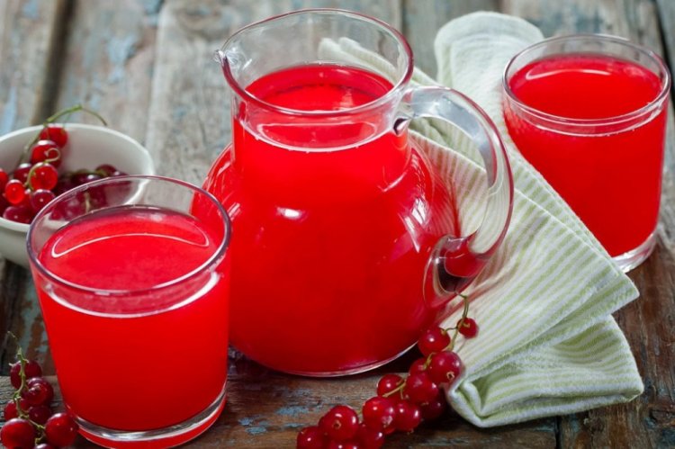 Redcurrant Juice with Stems