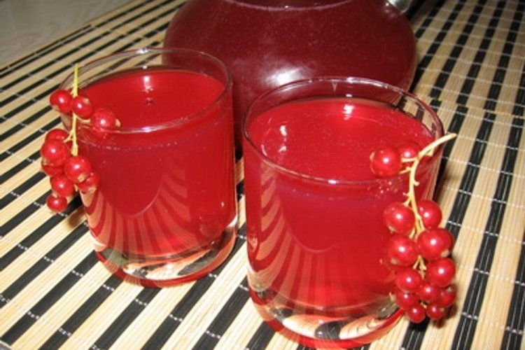 Redcurrant Juice with Cinnamon for Winter