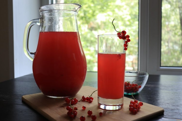 Redcurrant Juice with Ginger for Winter