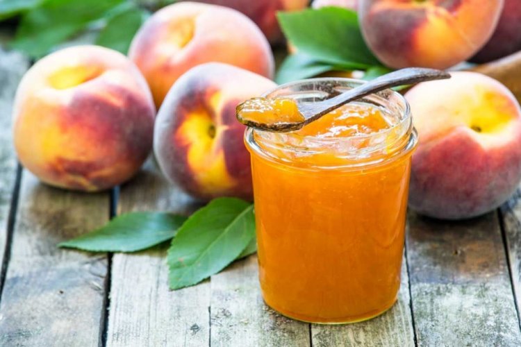 Aprikosen- und Pfirsich-Fünf-Minuten-Marmelade