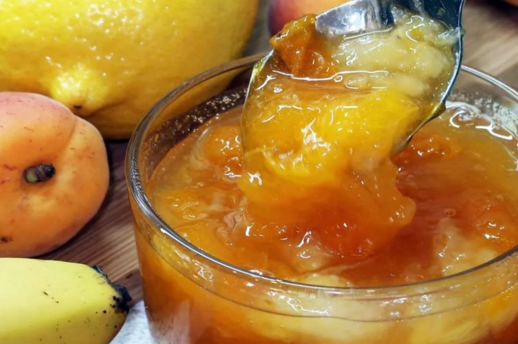 Aprikosen- und Bananen-Fünf-Minuten-Marmelade