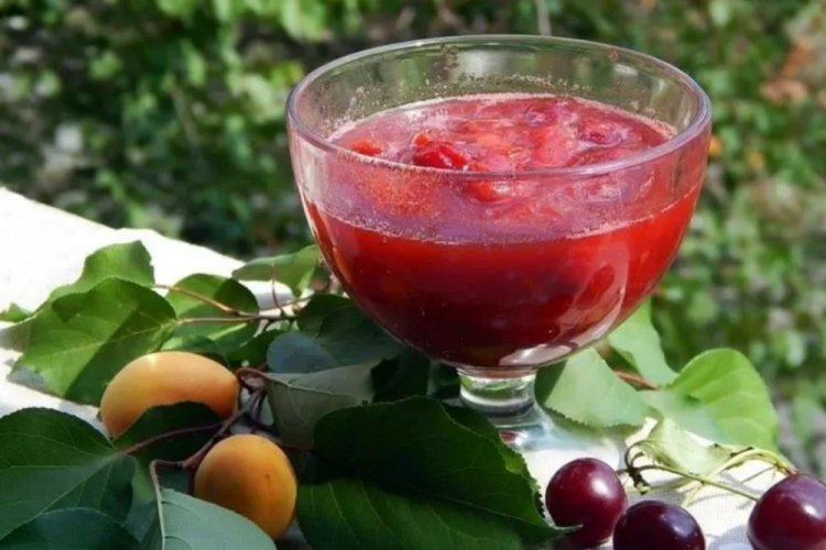Aprikosen- und Kirsch-Fünf-Minuten-Marmelade