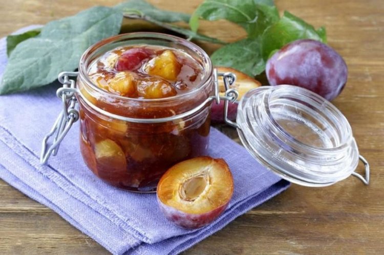 Aprikosen-Fünf-Minuten-Marmelade mit Pflaumen