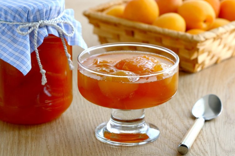 Aprikosen-Fünf-Minuten-Marmelade mit Zitrone