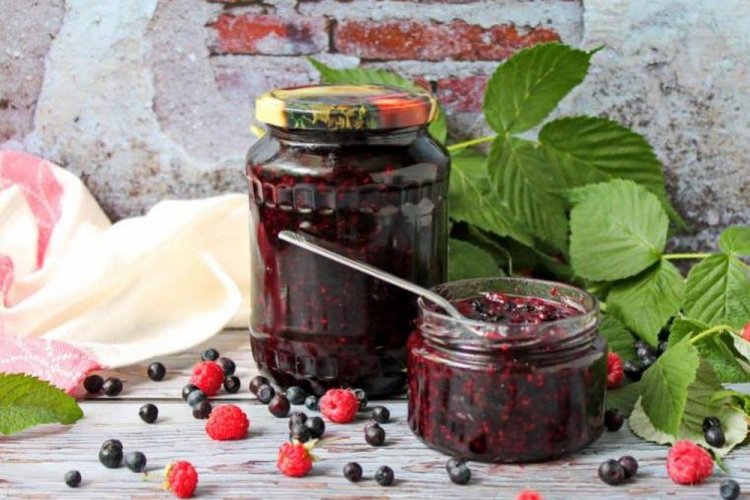 Himbeeren mit Heidelbeeren ohne Kochen für den Winter