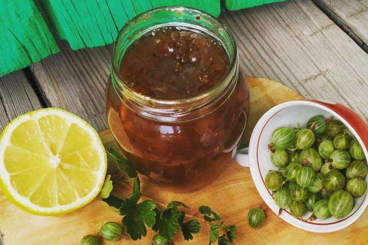 Grosella espinosa con limón y canela sin cocción