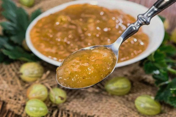 Grosella espinosa con azúcar y gelatina sin cocción