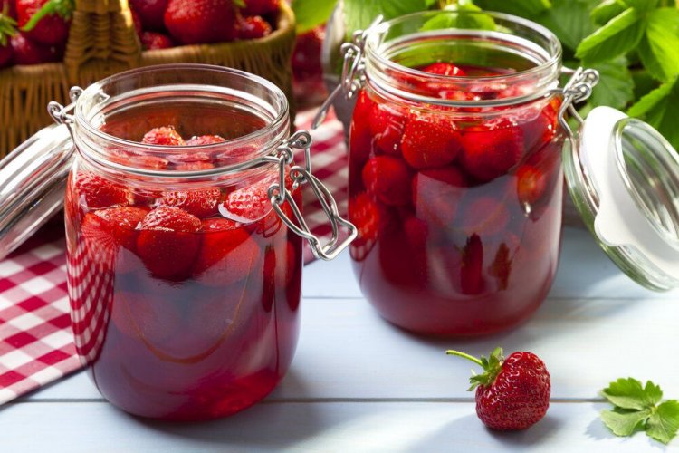 Strawberries in Their Own Juice Without Sugar
