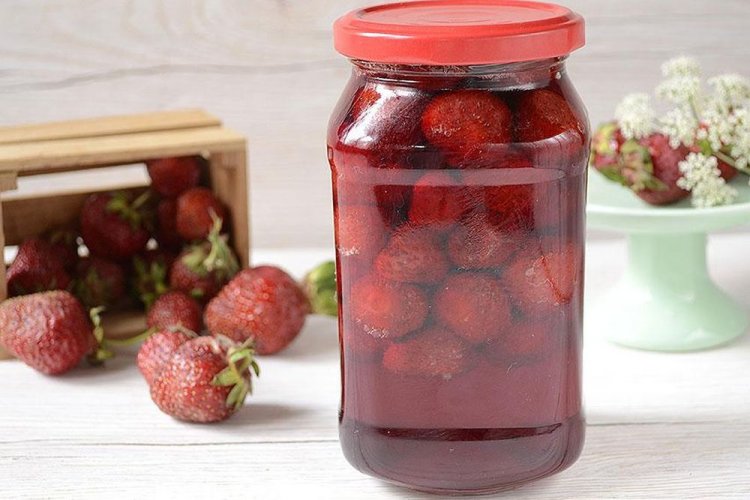 Strawberries in Their Own Juice Without Sterilization