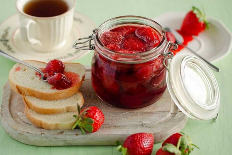 Strawberries in Their Own Juice with Ginger and Lemon Juice