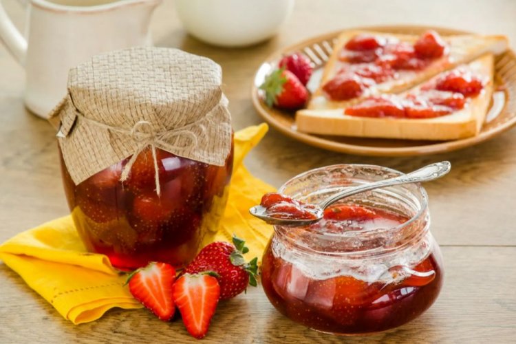 Strawberries in Their Own Juice with Agar-Agar