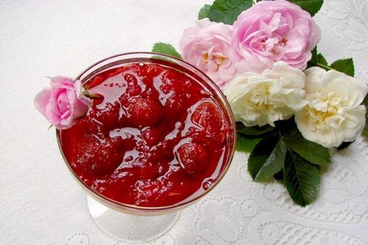 Strawberries with Tea Rose in Their Own Juice