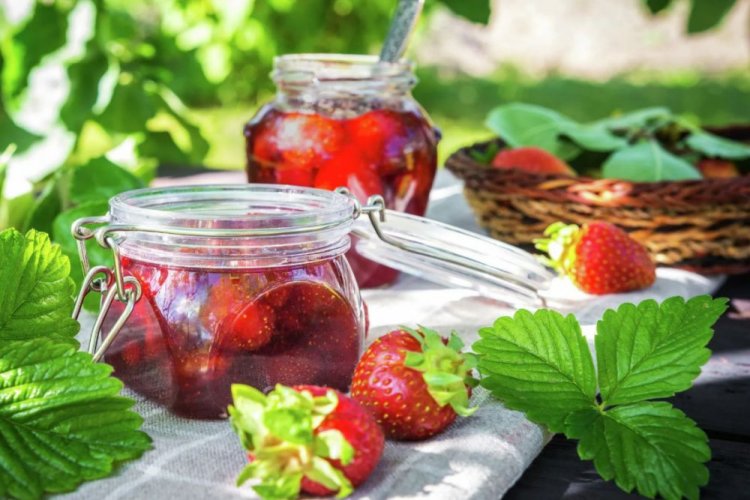 Strawberries in Their Own Juice with Sugar and Citric Acid