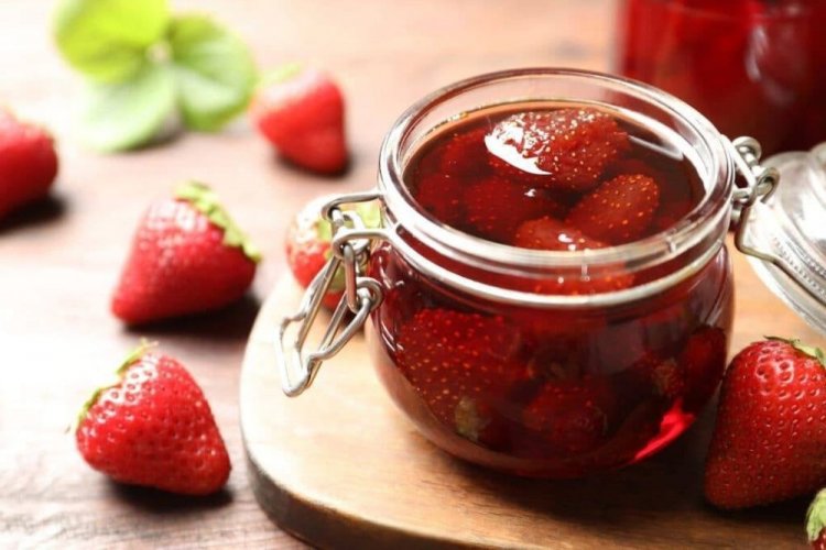 Strawberries in Their Own Juice with Fructose