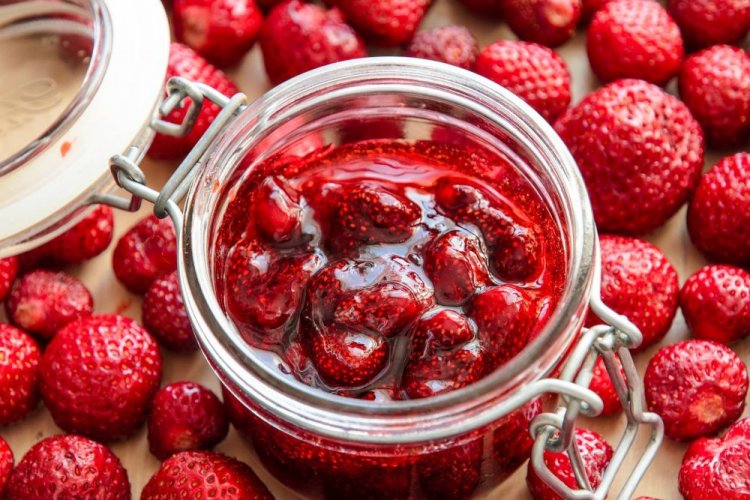 Strawberries in Their Own Juice with Pectin