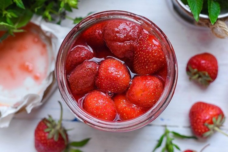 Strawberries in Their Own Juice with Mint