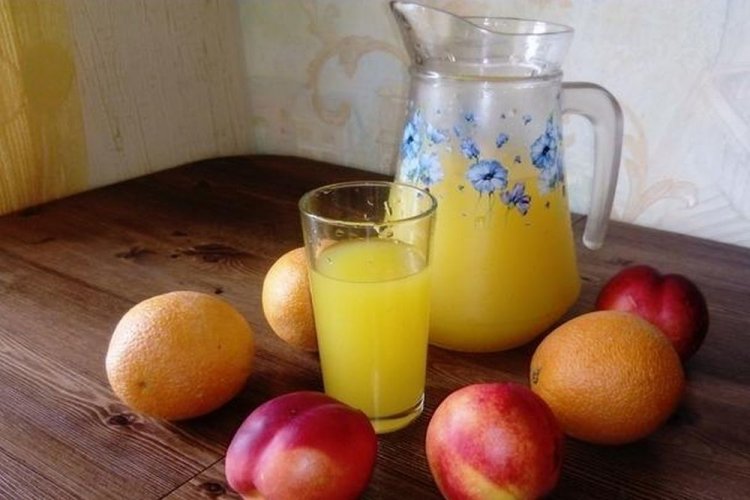 Pfirsichkompott mit Orangensaft