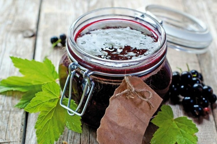 Johannisbeermarmelade mit Zucker ohne Kochen