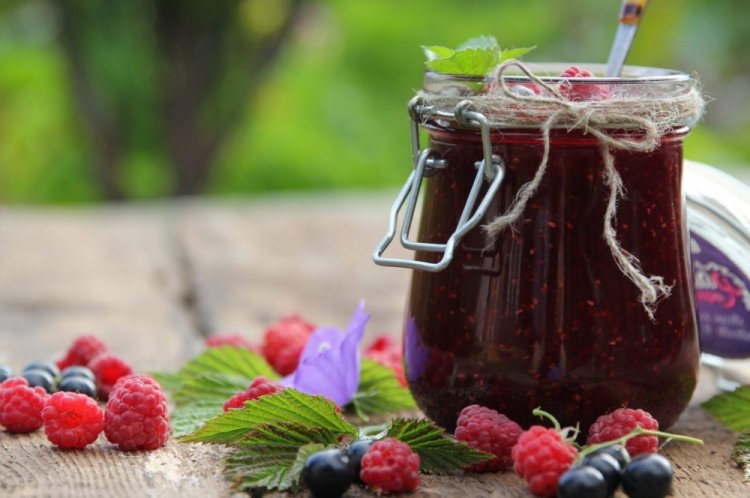 Johannisbeermarmelade mit Himbeeren ohne Kochen