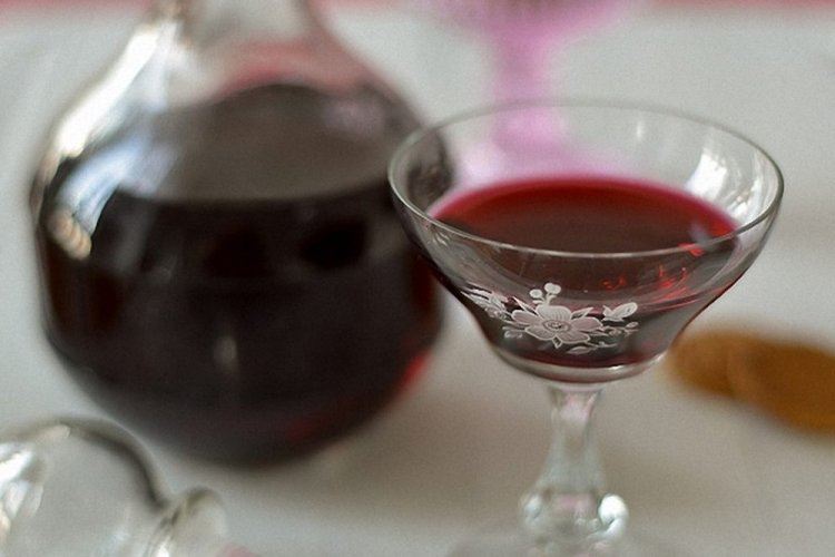 Licor de grosella negra y frambuesa