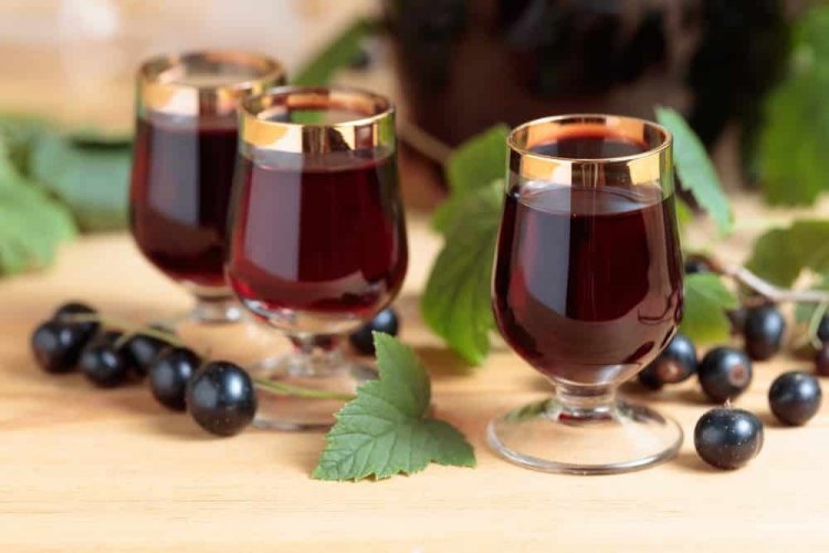 Licor de grosella negra con almíbar de azúcar