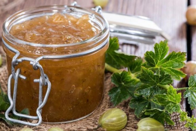 Jalea de grosella espinosa con naranjas y menta