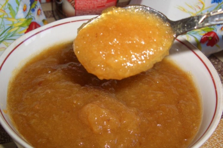 Ranetka-Marmelade mit Zimt