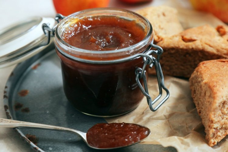 Ranetka-Marmelade mit Pflaumen