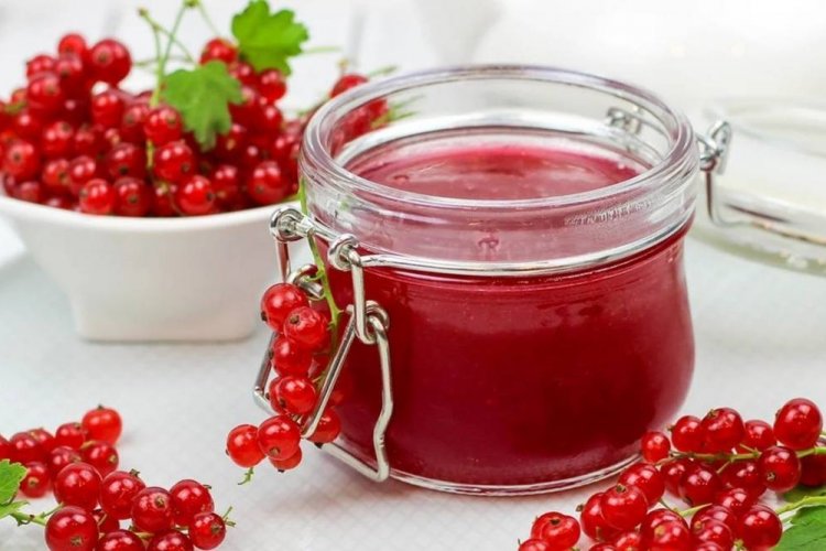 Red Currant Jam with Peaches