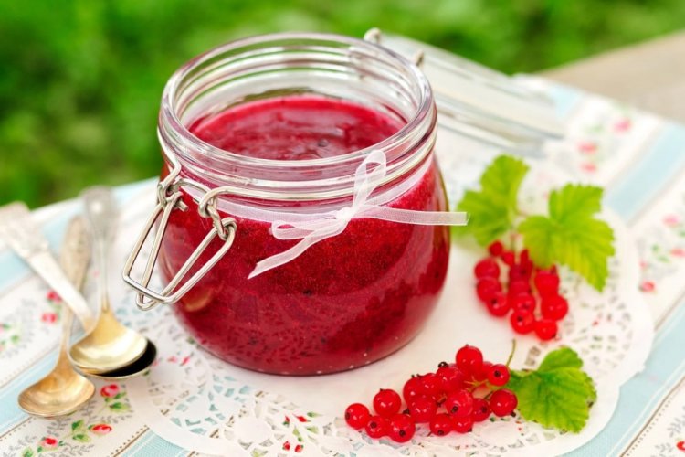 Red Currant Jam with Seeds