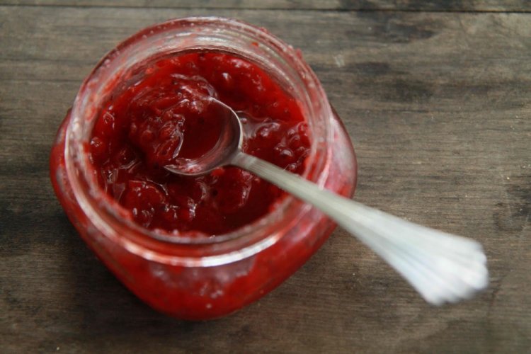 Red Currant Jam in a Multicooker