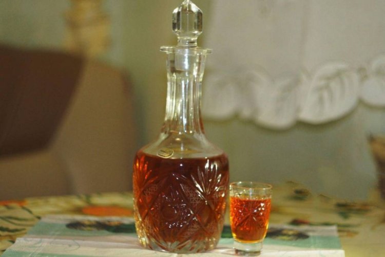 Aprikosenlikör mit Cognac