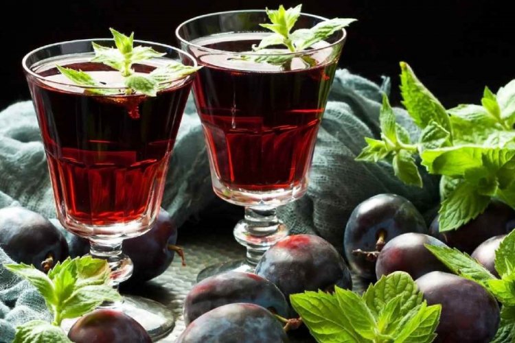 Licor de ciruela con menta