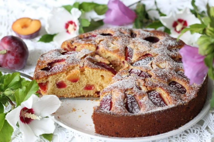 Tarta de ciruela con crema agria